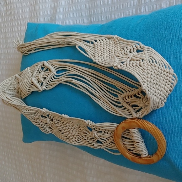 💚Handmade Ecru Macrame & Wood Belt with Fringe - Picture 2 of 7